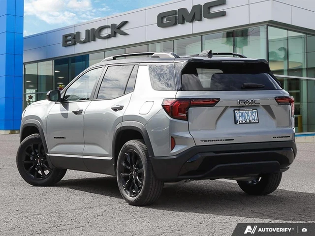 2027 GMC Terrain AWD Elevation AWD Elevation, stříbrná, 10 km, dovoz Kanada — foto 4 z 20