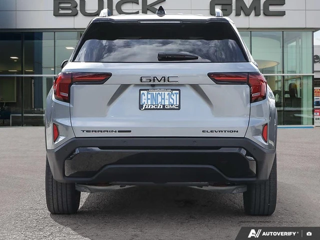 2027 GMC Terrain AWD Elevation AWD Elevation, stříbrná, 10 km, dovoz Kanada — foto 5 z 20