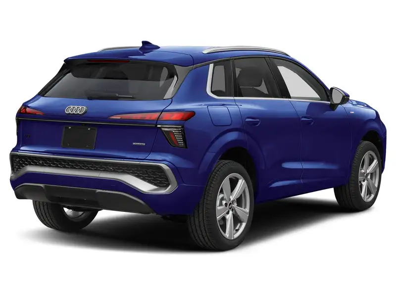 2026 Audi Q3 Progressiv, modrá, 90 km, dovoz Kanada — foto 2 z 11