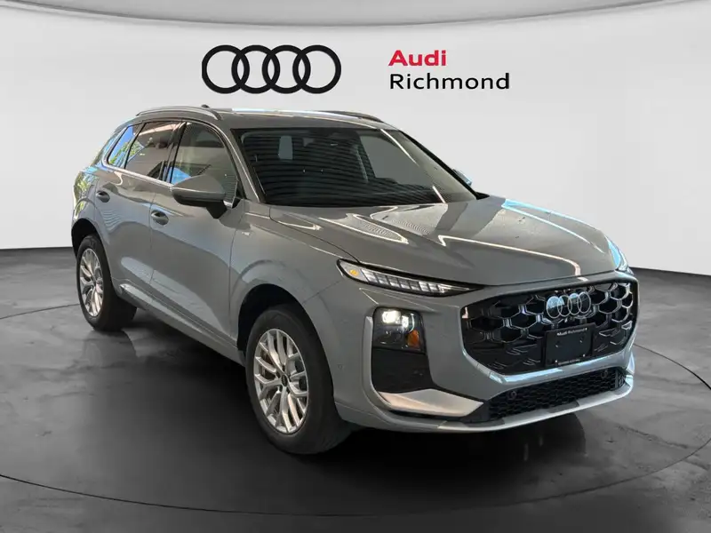 2026 Audi Q3 Progressiv, šedá, 1 995 km, dovoz Kanada — foto 3 z 12