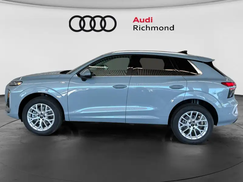 2026 Audi Q3 Progressiv, šedá, 1 995 km, dovoz Kanada — foto 8 z 12