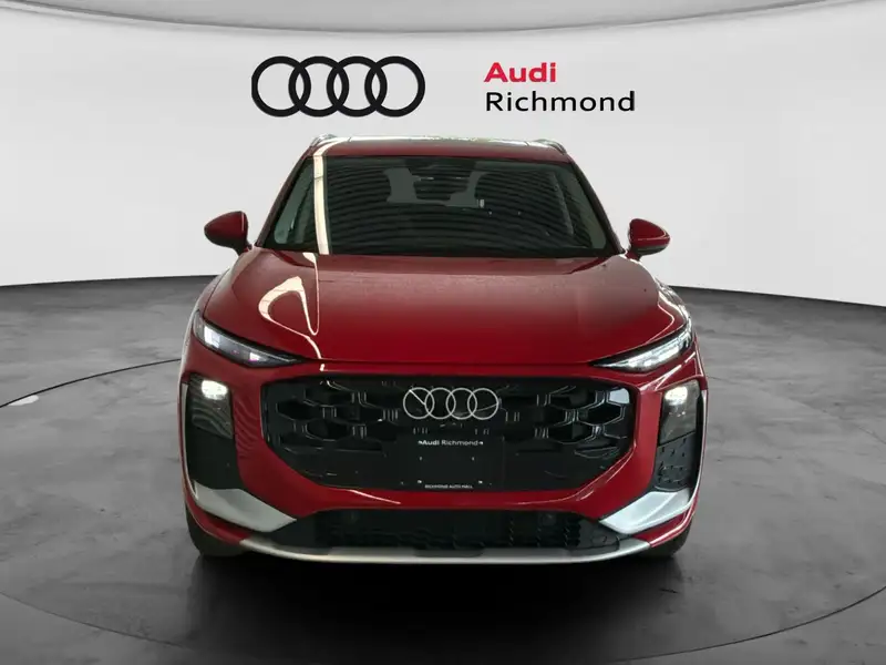 2026 Audi Q3 Progressiv, červená, 90 km, dovoz Kanada — foto 2 z 12