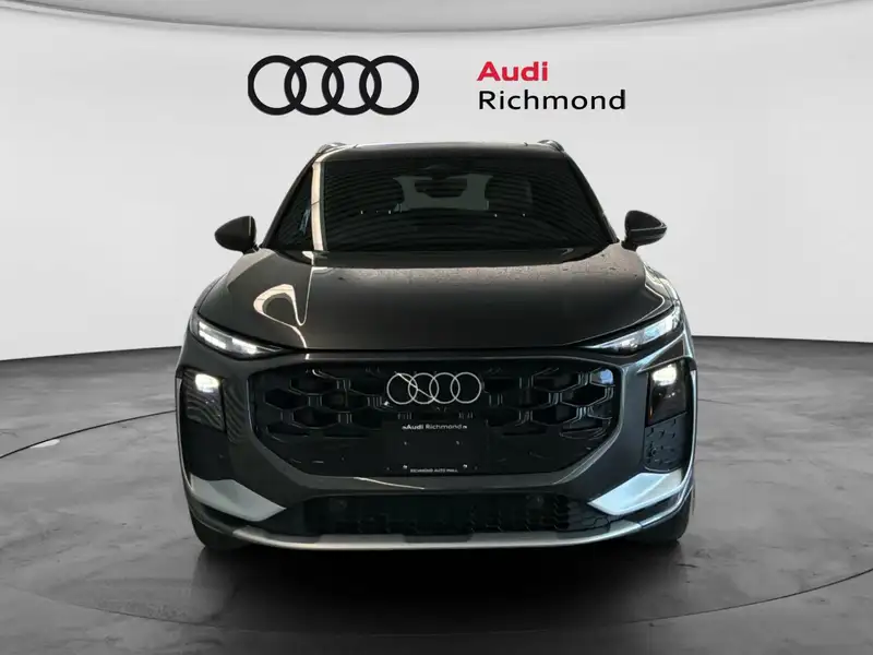 2026 Audi Q3 Progressiv, šedá, 2 445 km, dovoz Kanada — foto 2 z 12