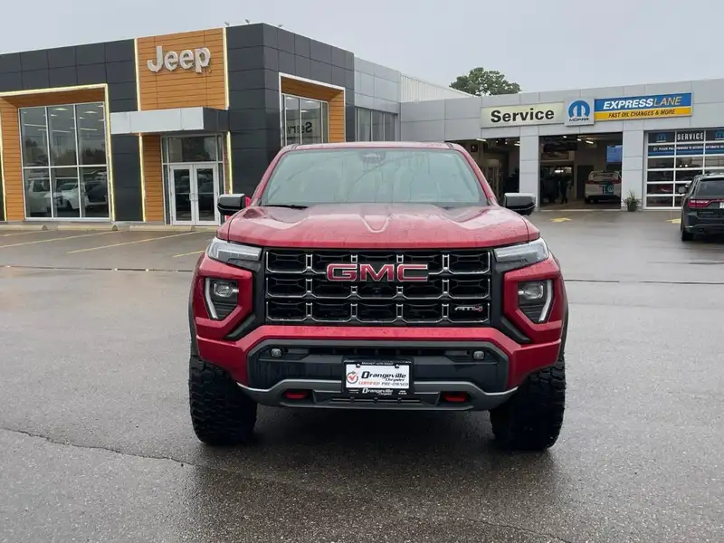 2024 GMC Canyon 4WD Crew Cab AT4, červená, 34 221 km, dovoz Kanada — foto 8 z 12