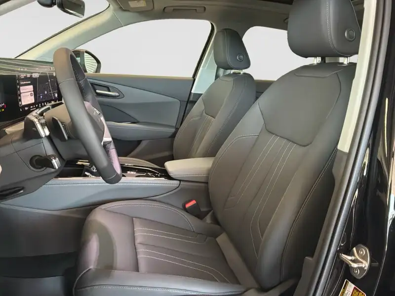 2026 Audi Q3 Technik, černá, 2 590 km, dovoz Kanada — foto 10 z 12