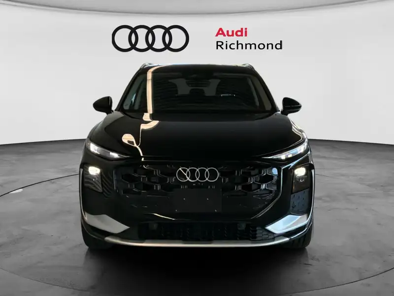 2026 Audi Q3 Technik, černá, 2 590 km, dovoz Kanada — foto 2 z 12
