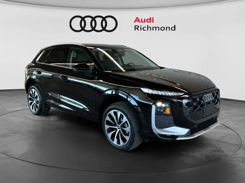 2026 Audi Q3 Technik, černá, 2 590 km, dovoz Kanada — foto 3 z 12