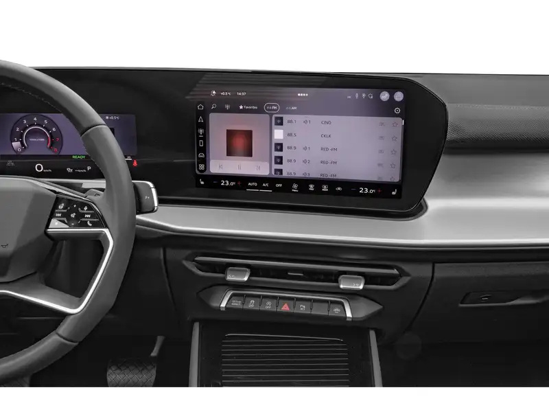 2026 Audi Q3 Technik quattro, zelená, 90 km, dovoz Kanada — foto 6 z 11