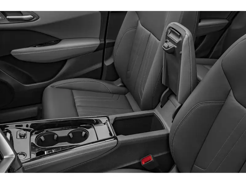 2026 Audi Q3 Technik quattro, zelená, 90 km, dovoz Kanada — foto 9 z 11