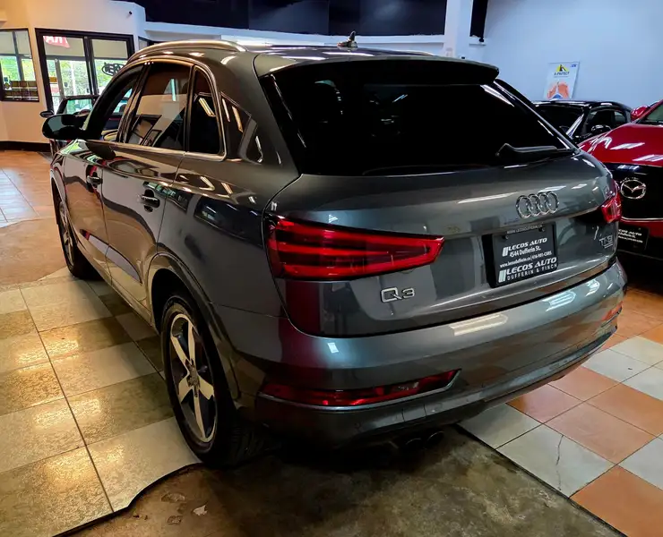 2015 Audi Q3 Progressiv, šedá, 124 551 km, dovoz Kanada — foto 11 z 12