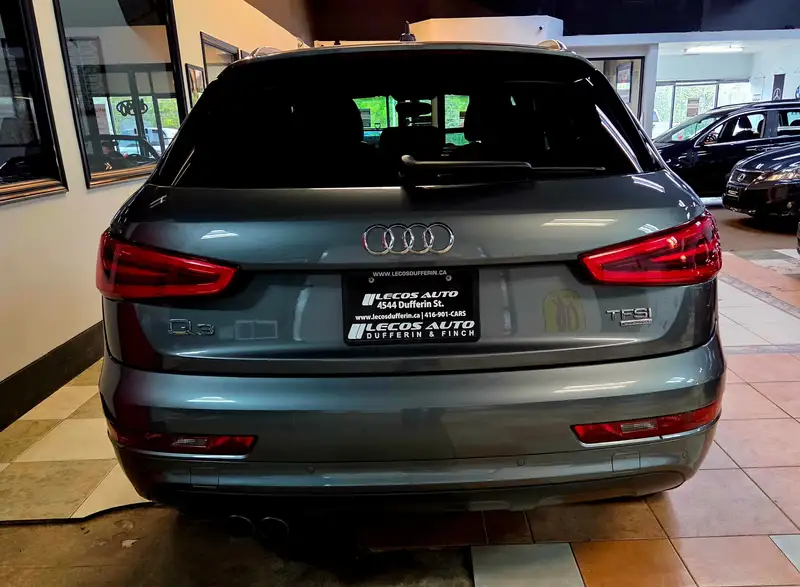 2015 Audi Q3 Progressiv, šedá, 124 551 km, dovoz Kanada — foto 9 z 12