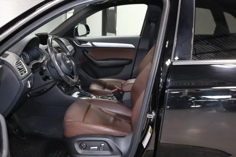 2018 Audi Q3 Progressiv, černá, 109 268 km, dovoz Kanada — foto 10 z 12