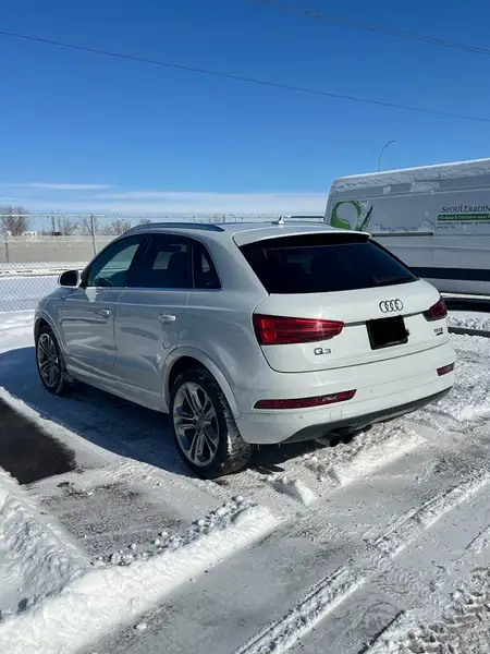2018 Audi Q3 Progressiv, bílá, 154 300 km, dovoz Kanada — foto 3 z 11