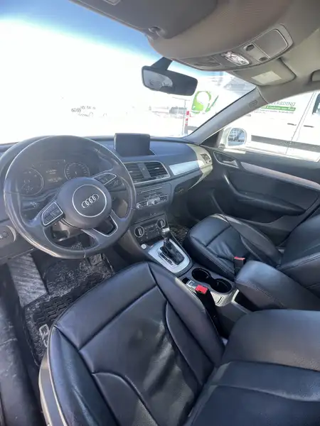 2018 Audi Q3 Progressiv, bílá, 154 300 km, dovoz Kanada — foto 7 z 11