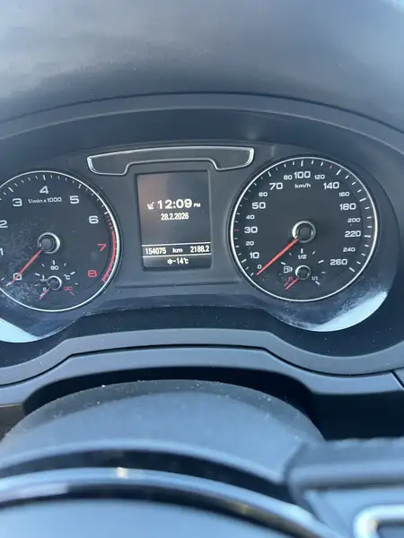 2018 Audi Q3 Progressiv, bílá, 154 300 km, dovoz Kanada — foto 8 z 11