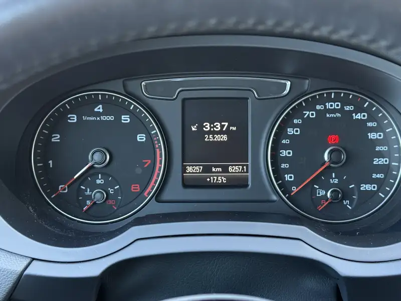2018 Audi Q3 Progressiv, bílá, 36 257 km, dovoz Kanada — foto 2 z 12