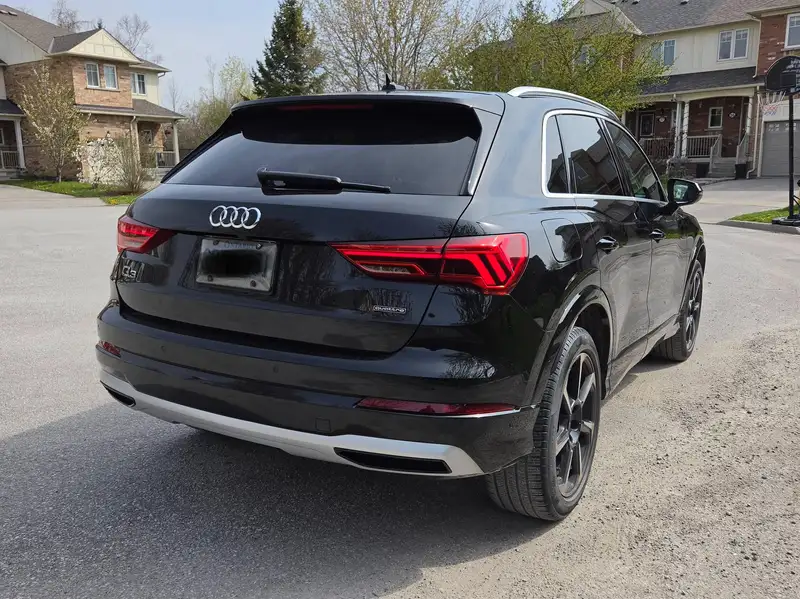 2022 Audi Q3 Progressiv, černá, 76 000 km, dovoz Kanada — foto 2 z 4