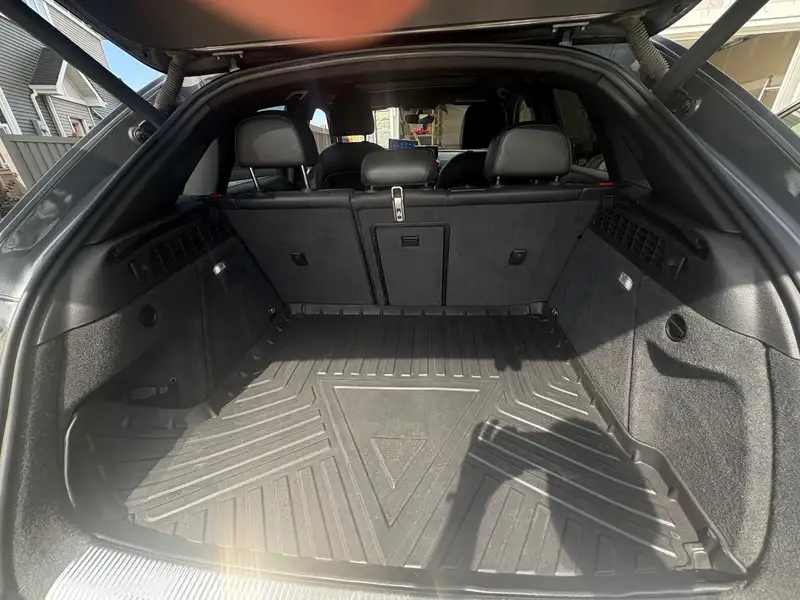 2016 Audi Q3 Technik, šedá, 129 000 km, dovoz Kanada — foto 10 z 12