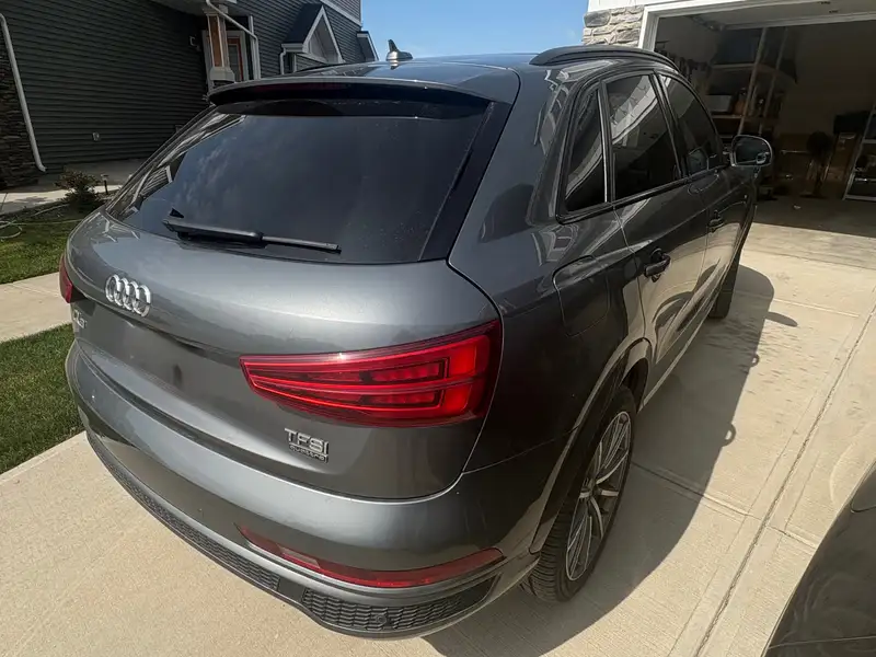 2016 Audi Q3 Technik, šedá, 129 000 km, dovoz Kanada — foto 4 z 12