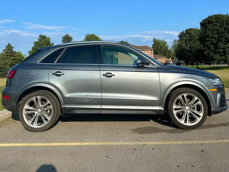 2017 Audi Q3 Progressiv, šedá, 88 000 km, dovoz Kanada — foto 4 z 8