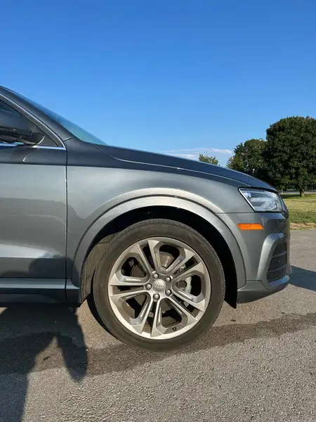 2017 Audi Q3 Progressiv, šedá, 88 000 km, dovoz Kanada — foto 6 z 8