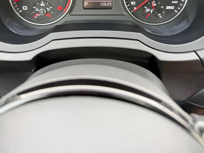 2016 Audi Q3 Technik, bílá, 121 000 km, dovoz Kanada — foto 10 z 12