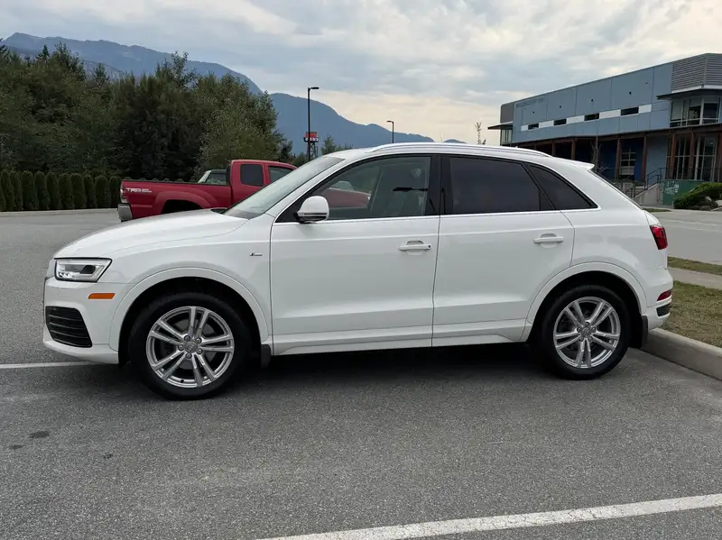 2016 Audi Q3 Technik, bílá, 121 000 km, dovoz Kanada — foto 2 z 12