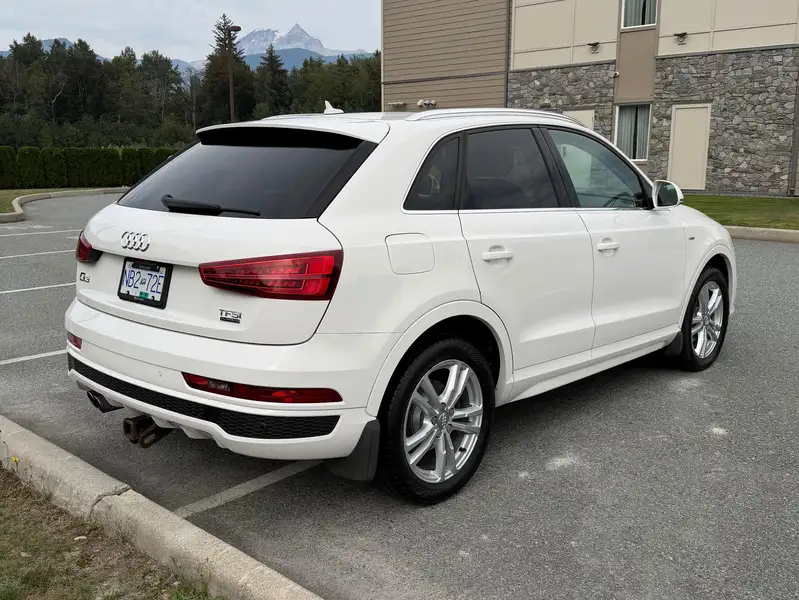2016 Audi Q3 Technik, bílá, 121 000 km, dovoz Kanada — foto 3 z 12