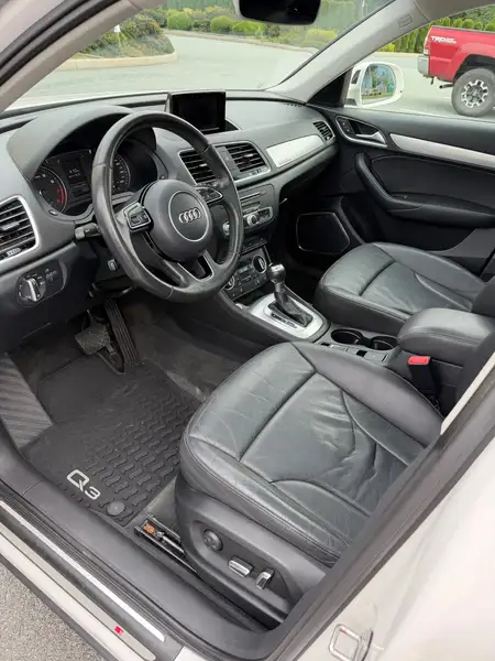 2016 Audi Q3 Technik, bílá, 121 000 km, dovoz Kanada — foto 6 z 12