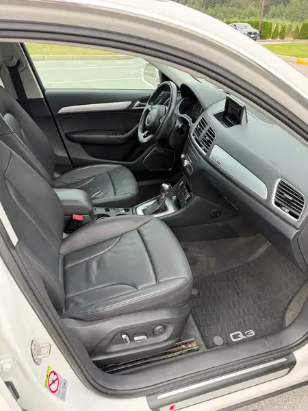 2016 Audi Q3 Technik, bílá, 121 000 km, dovoz Kanada — foto 7 z 12