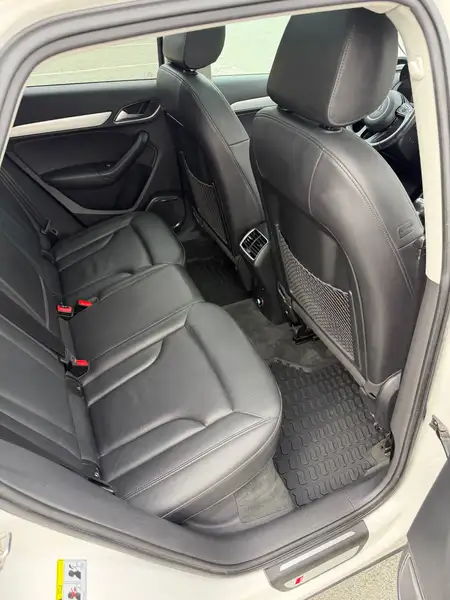 2016 Audi Q3 Technik, bílá, 121 000 km, dovoz Kanada — foto 8 z 12