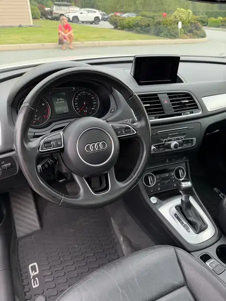 2016 Audi Q3 Technik, bílá, 121 000 km, dovoz Kanada — foto 9 z 12