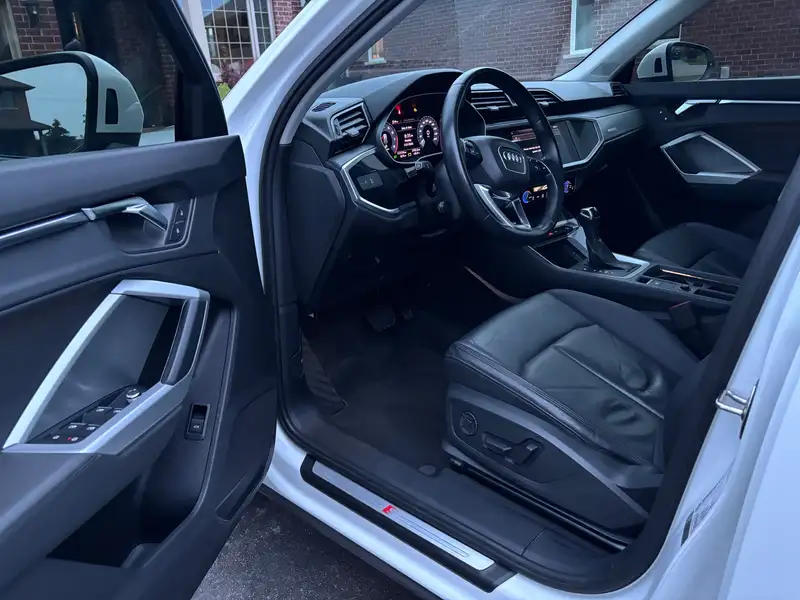 2020 Audi Q3 Progressiv, bílá, 130 500 km, dovoz Kanada — foto 3 z 11