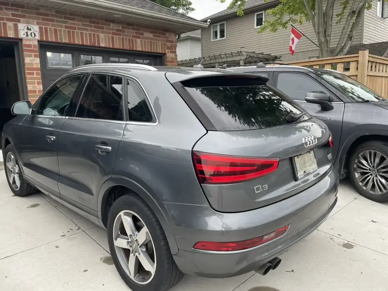 2015 Audi Q3 Progressiv, stříbrná, 165 733 km, dovoz Kanada — foto 2 z 4