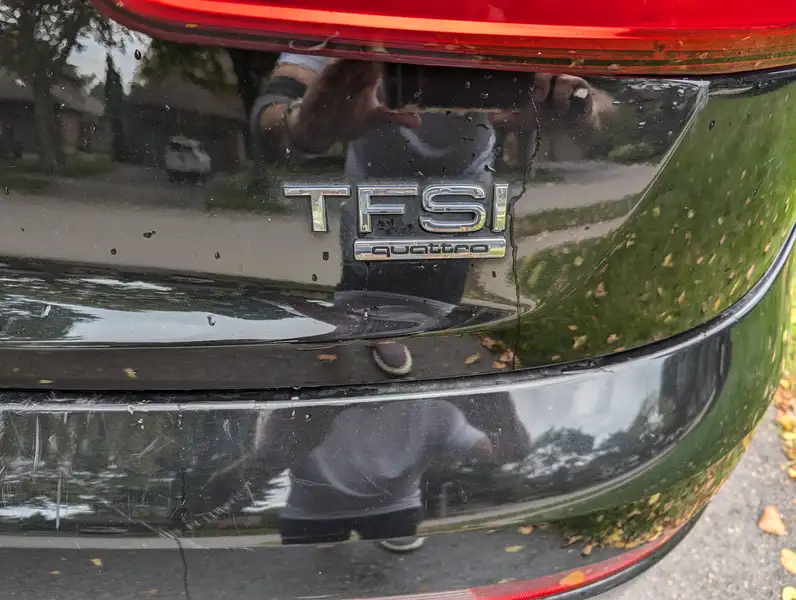 2015 Audi Q3 Technik, černá, 145 000 km, dovoz Kanada — foto 2 z 8