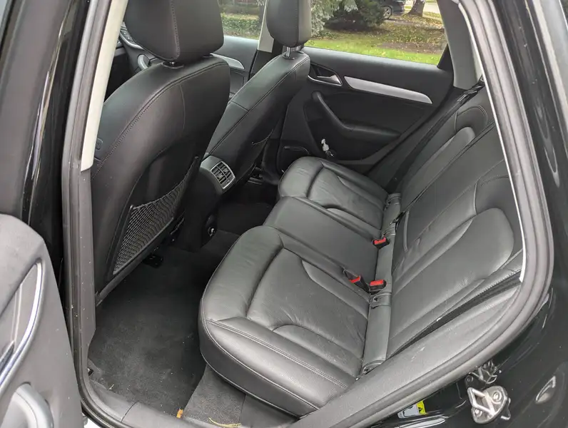 2015 Audi Q3 Technik, černá, 145 000 km, dovoz Kanada — foto 7 z 8