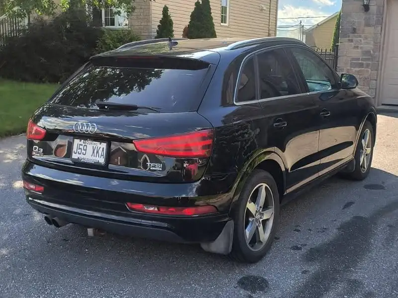 2015 Audi Q3 Progressiv, černá, 124 000 km, dovoz Kanada — foto 2 z 5