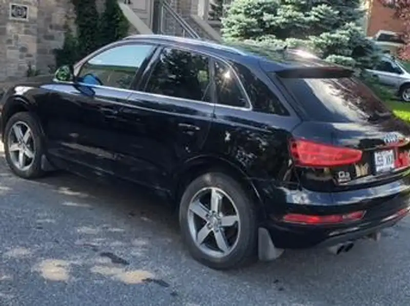 2015 Audi Q3 Progressiv, černá, 124 000 km, dovoz Kanada — foto 3 z 5