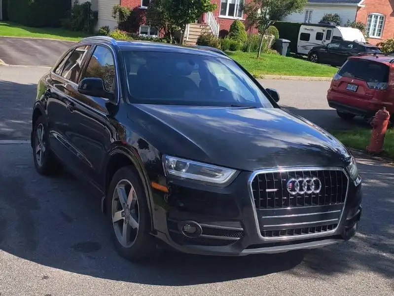 2015 Audi Q3 Progressiv, černá, 124 000 km, dovoz Kanada — foto 4 z 5