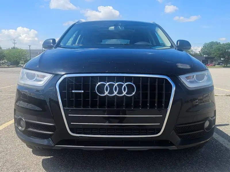 2015 Audi Q3 Technik, černá, 153 000 km, dovoz Kanada — foto 2 z 12