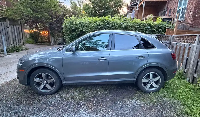 2015 Audi Q3 Progressiv, šedá, 107 600 km, dovoz Kanada — foto 5 z 6