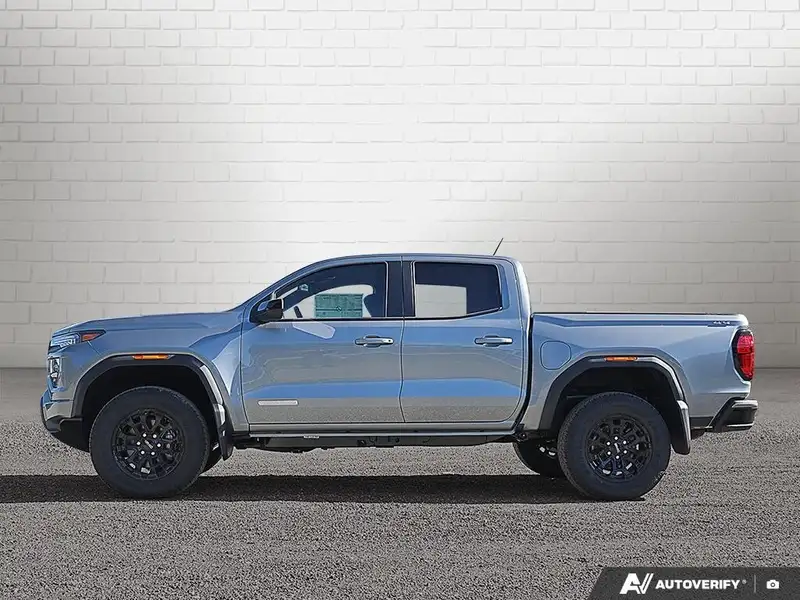 2026 GMC Canyon Elevation, šedá, 16 km, dovoz Kanada — foto 2 z 12
