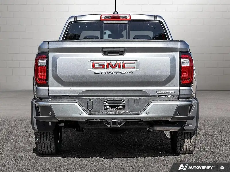 2026 GMC Canyon Elevation, šedá, 16 km, dovoz Kanada — foto 4 z 12