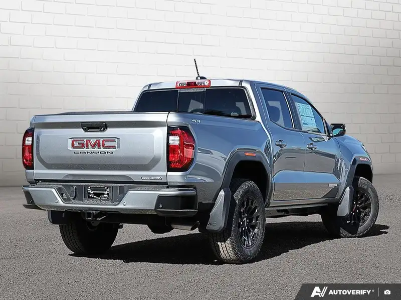 2026 GMC Canyon Elevation, šedá, 16 km, dovoz Kanada — foto 5 z 12