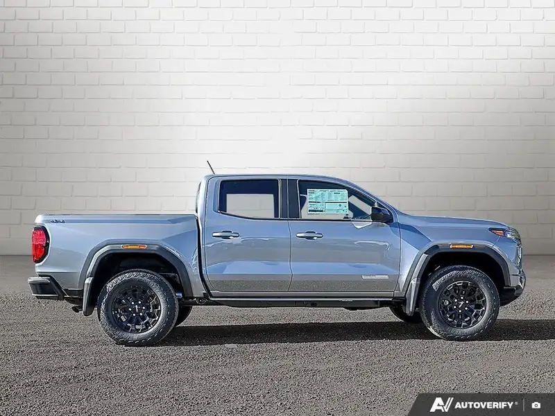 2026 GMC Canyon Elevation, šedá, 16 km, dovoz Kanada — foto 6 z 12