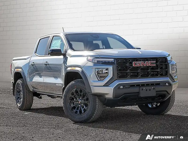 2026 GMC Canyon Elevation, šedá, 16 km, dovoz Kanada — foto 7 z 12