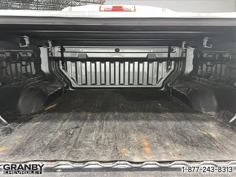 2025 GMC Canyon Elevation, šedá, 16 307 km, dovoz Kanada — foto 10 z 12