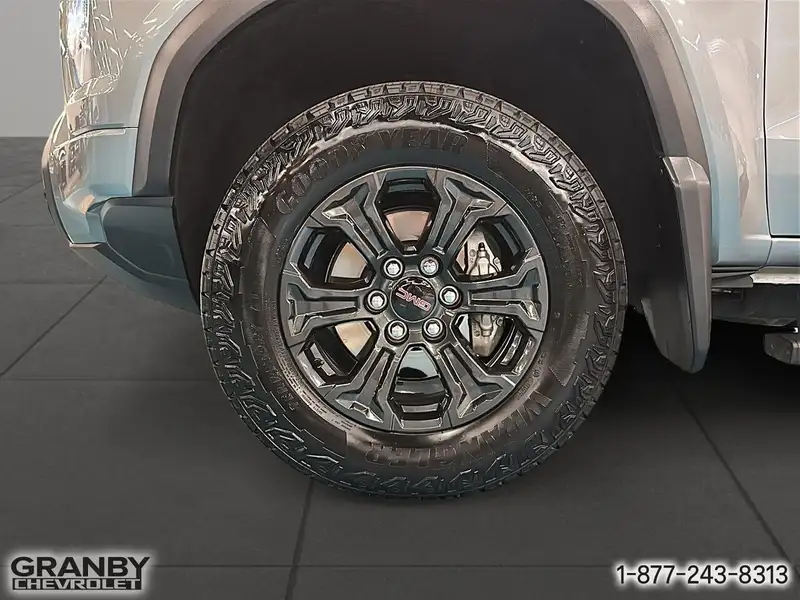 2025 GMC Canyon Elevation, šedá, 16 307 km, dovoz Kanada — foto 11 z 12