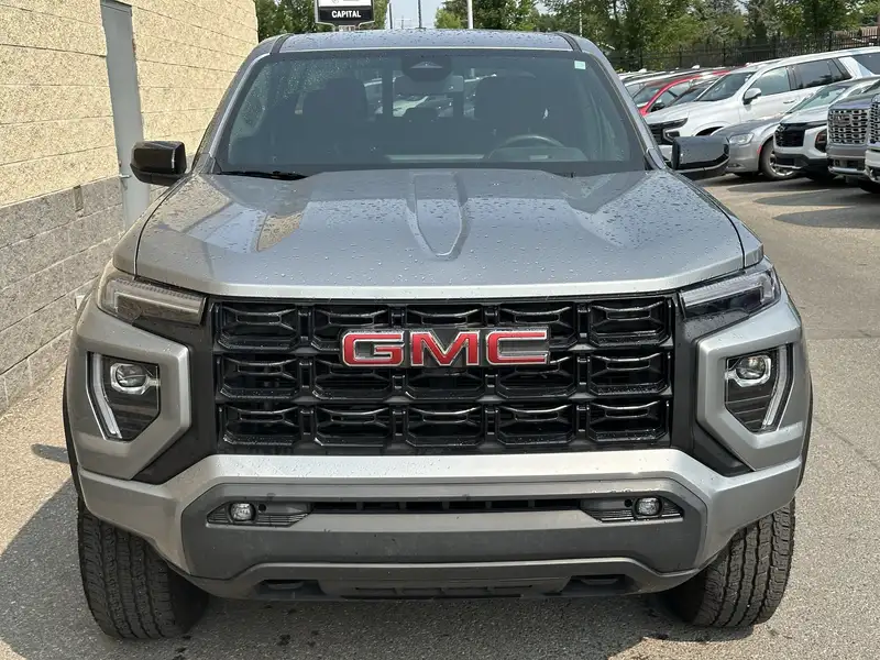 2025 GMC Canyon Elevation, černá, 29 645 km, dovoz Kanada — foto 2 z 12