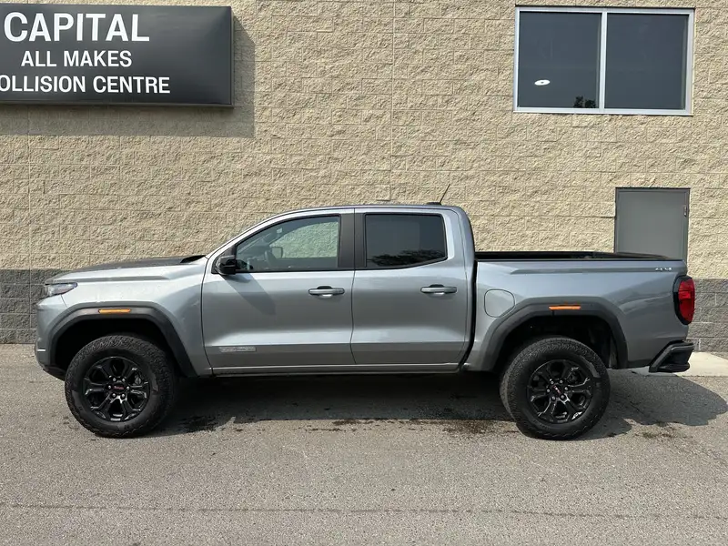 2025 GMC Canyon Elevation, černá, 29 645 km, dovoz Kanada — foto 3 z 12